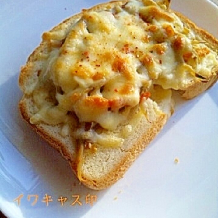 マヨネーズが決め手!きんぴらチーズトースト